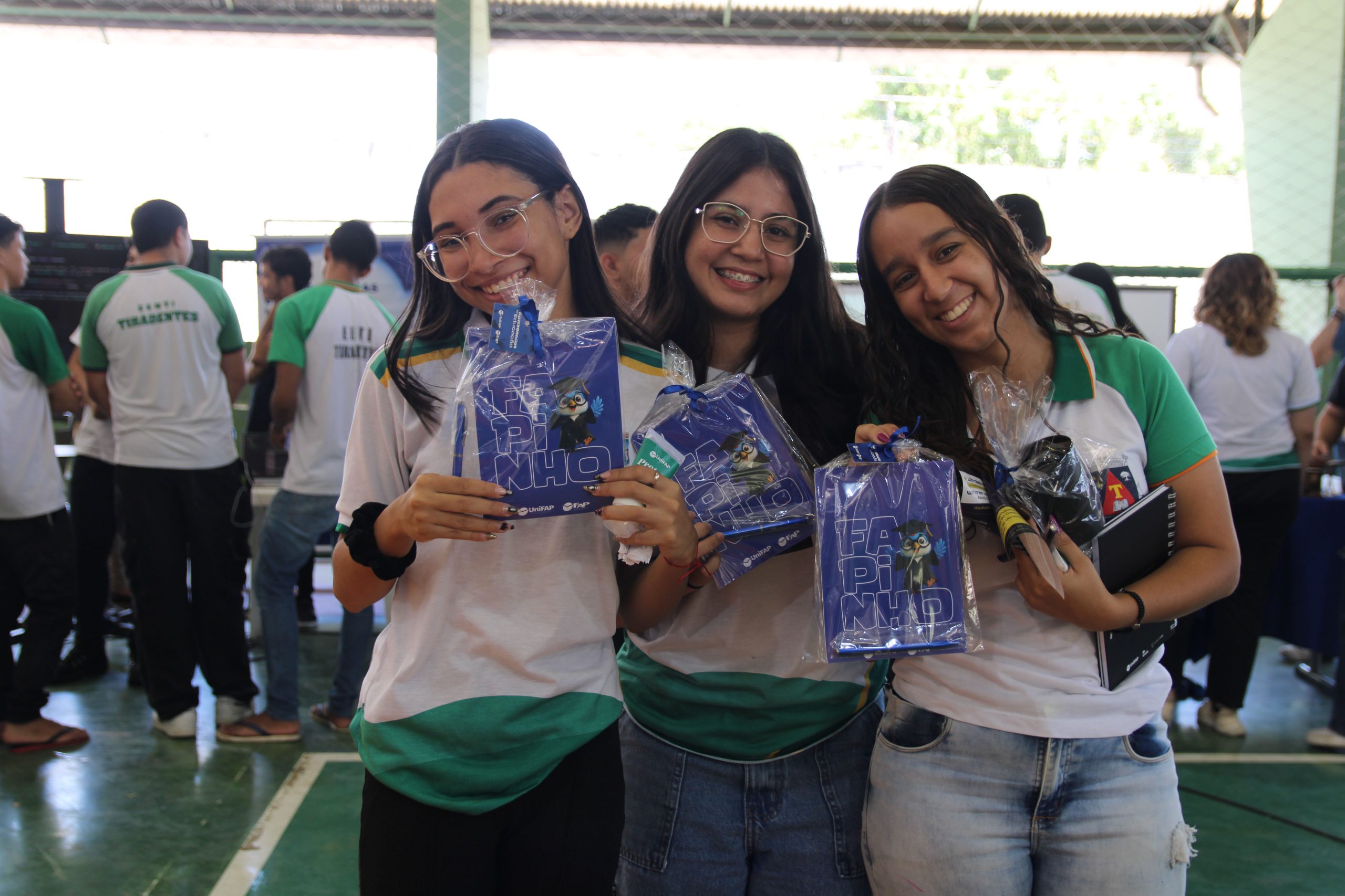 Cursos da UniFAP participam de evento educacional na EEMTI TIRADENTES