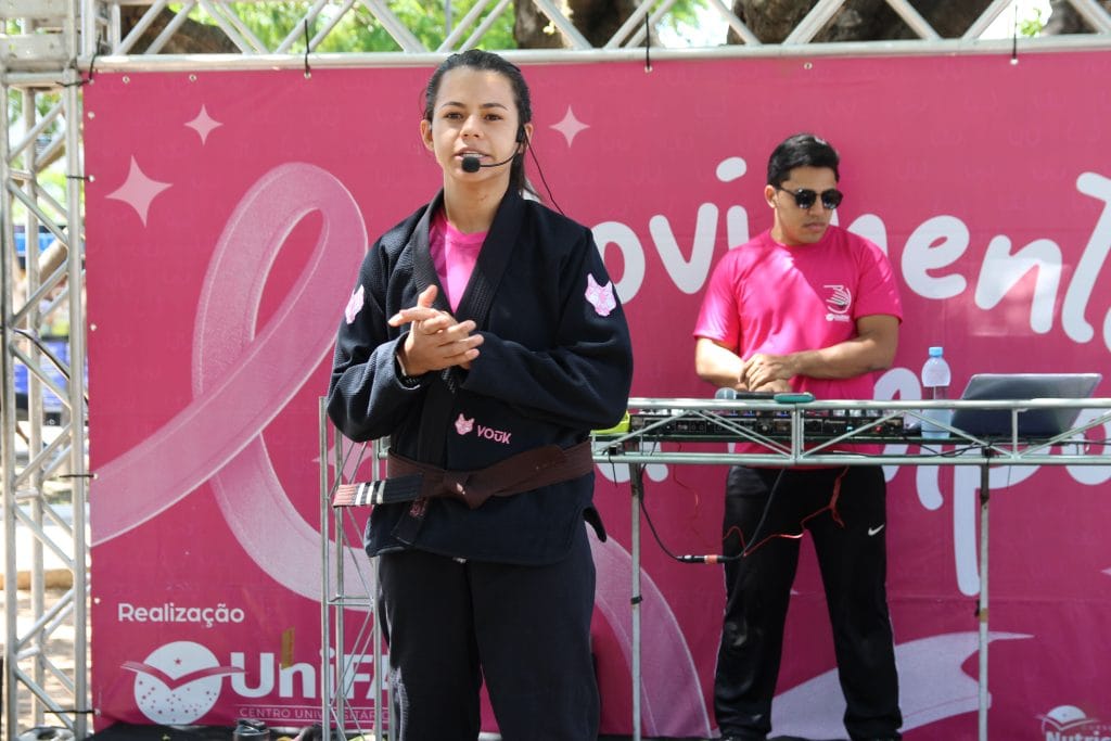 UniFAP realiza ação do Outubro Rosa na Praça Padre Cícero