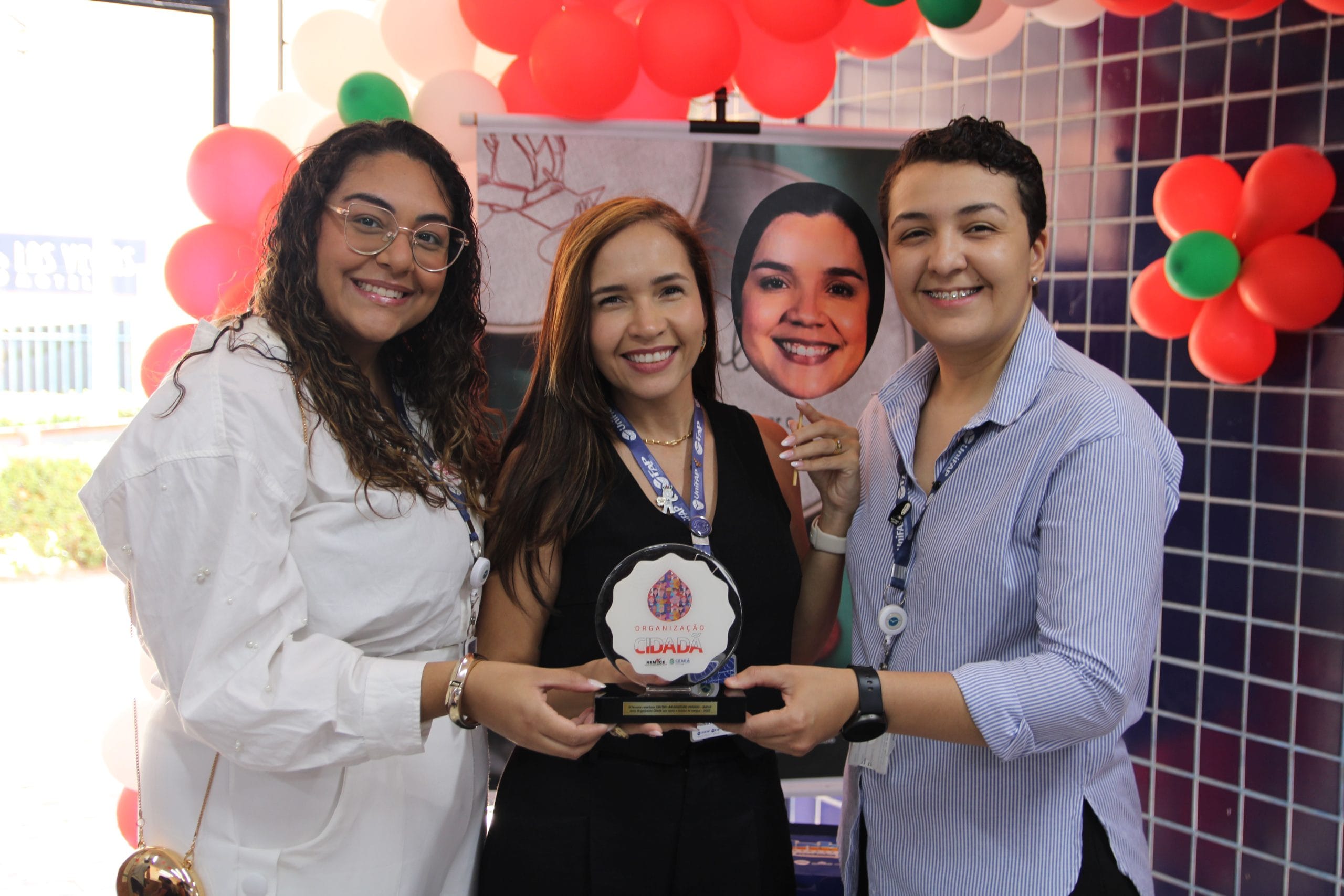 UniFAP recebe homenagem do Hemoce por 10 anos de parceria