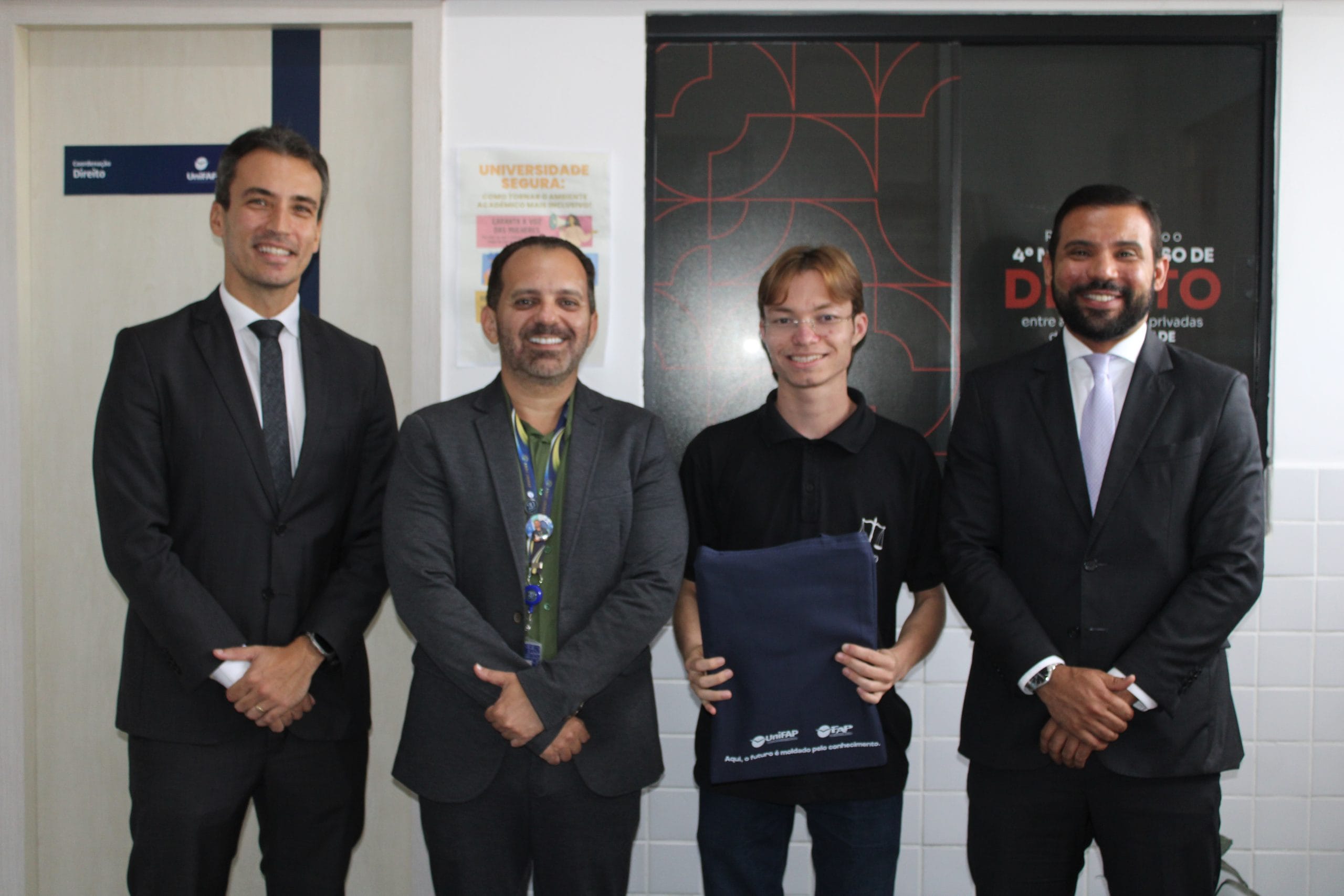 Assinatura do Termo de Compromisso oficializa concess&atilde;o da Bolsa Ju&iacute;za D&eacute;bora Aguiar