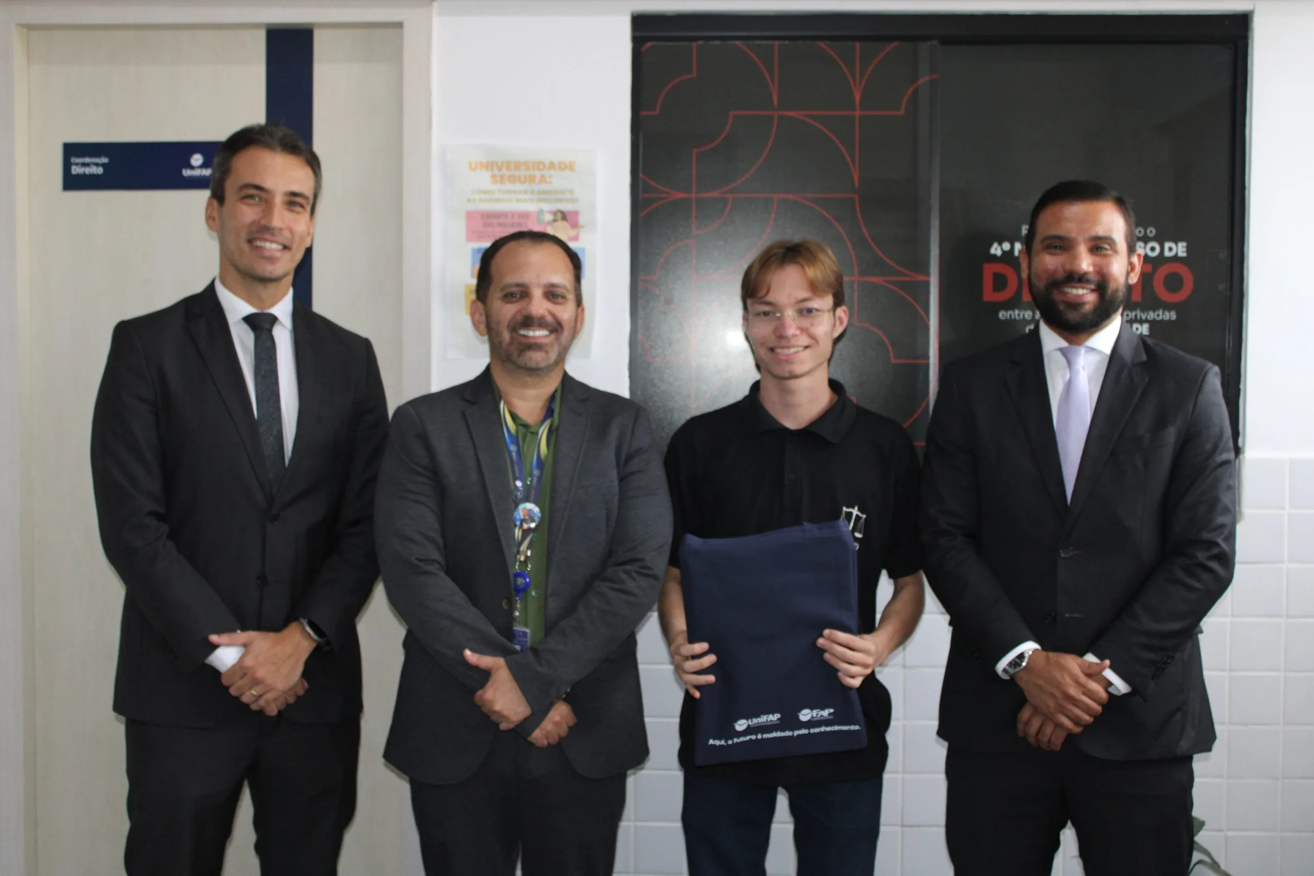 Assinatura do Termo de Compromisso oficializa concess&atilde;o da Bolsa Ju&iacute;za D&eacute;bora Aguiar